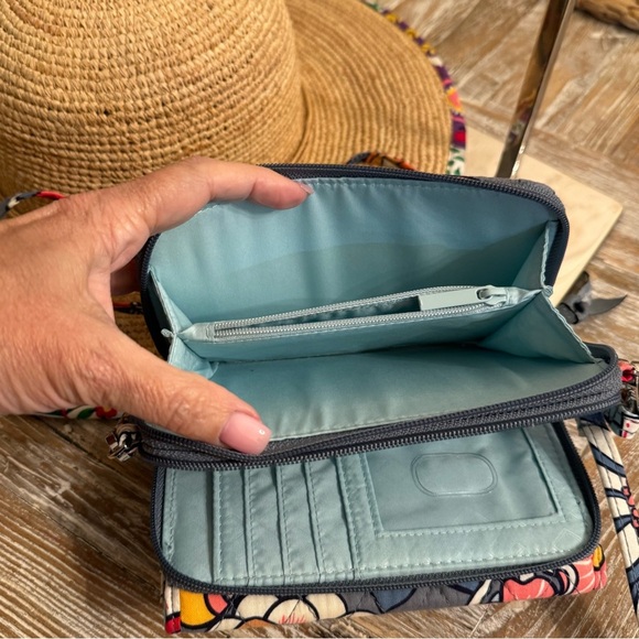 Vera Bradley Beach Bundle - Picture 5 of 10